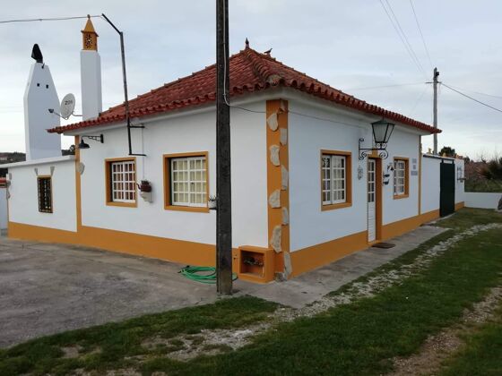 Bonita villa a 9 km de la playa para 6 pers. con terraza en Alcobaça