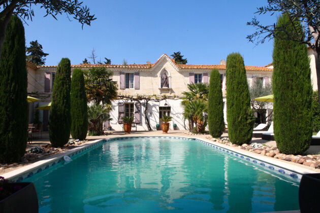 Villa for 26 ppl. with swimming-pool and terrace at Saint-Gilles