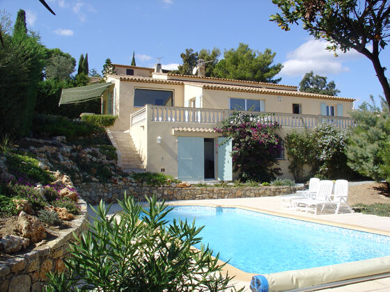 Villa 1 km away from the beach for 8 ppl. with swimming-pool at Fréjus