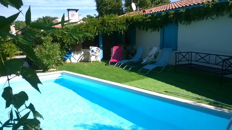House 2 km away from the beach with swimming-pool, jacuzzi and garden
