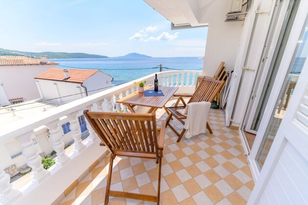 Appartamento per 5 pers. con vista mare e balcone a Martinšćica