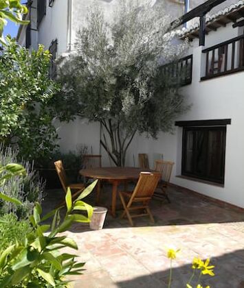 Spacious house for 6 ppl. with terrace and balcony at Granada