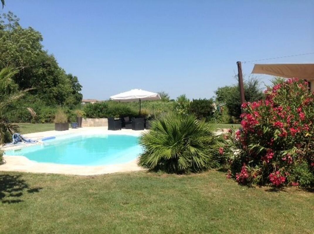 Swimming pool view Villa Saint-Martin-Lacaussade