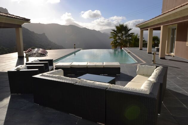 Große Villa für 12 Pers. mit Schwimmbad, Garten und Terrasse in Ocana