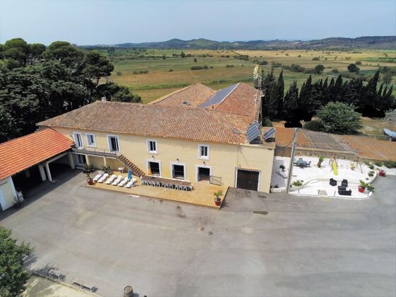 House for 20 ppl. with swimming-pool, garden and balcony at Lespignan