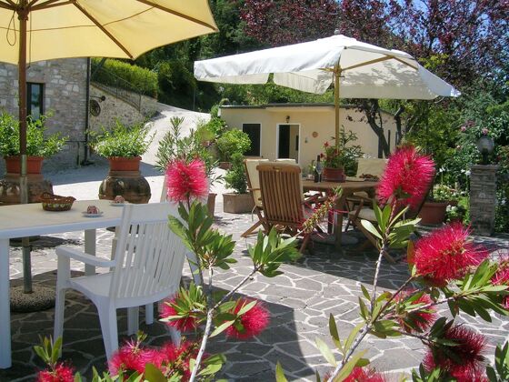 Beautiful appartement for 3 ppl. with shared pool at Assisi