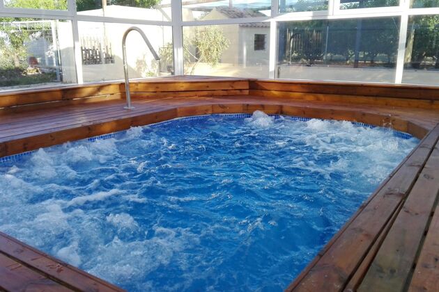 Appartement for 2 ppl. with shared pool and jacuzzi at Noguericas