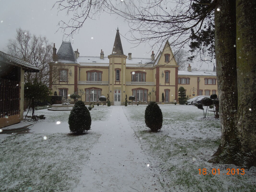Vista frontal Casa Saint-Martin-des-Entrées
