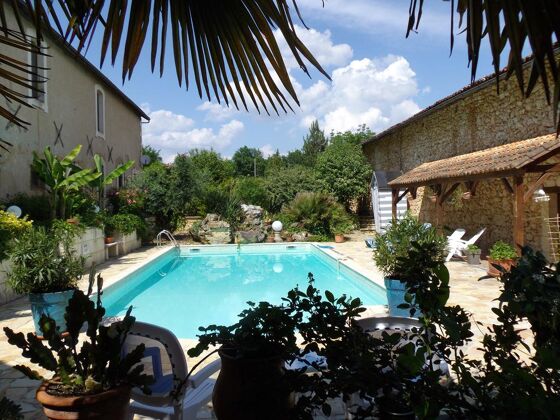 House for 4 ppl. with shared pool and spa at Saint-Front-de-Pradoux