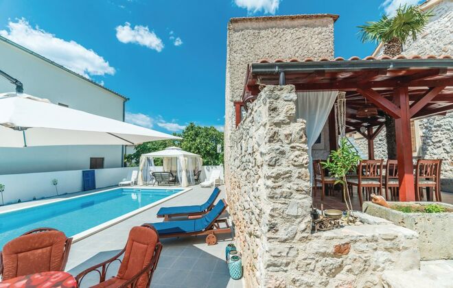 Villa for 8 ppl. with swimming-pool, garden and terrace at Jezera