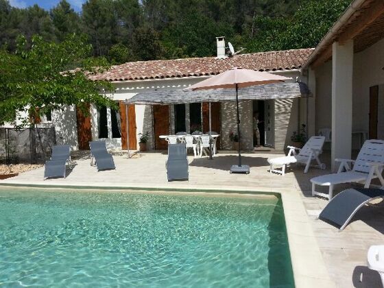 Villa pour 8 pers. avec piscine, jardin et terrasse à Le Beaucet