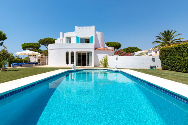Villa para 10 pers. con piscina, jardín, terraza y balcón en Quarteira