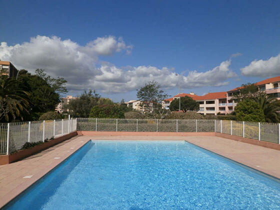 Appartement 2 km away from the beach for 2 ppl. with shared pool