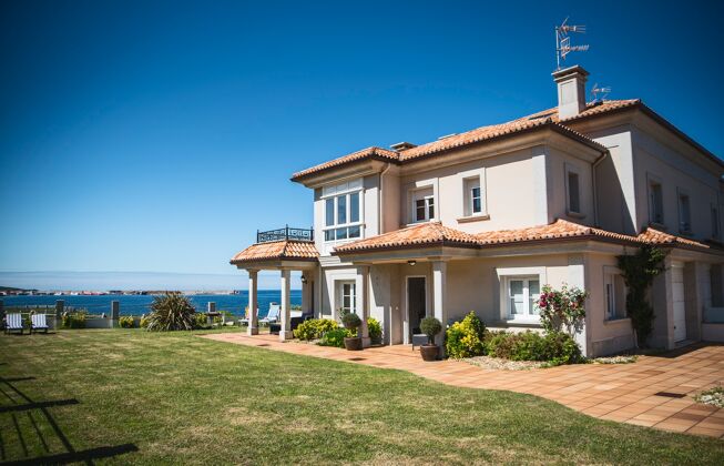 ¡A 80 m de la playa! Casa para 8 pers. con vistas al mar en Burela