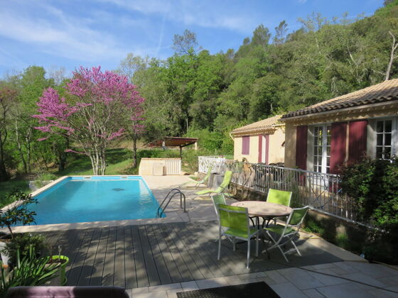 Villa pour 4 pers. avec piscine partagée et terrasse à Lorgues