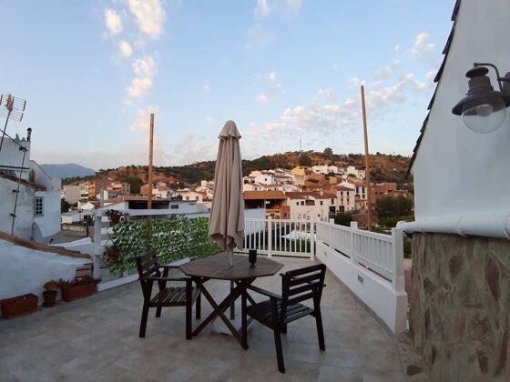 House for 4 ppl. with swimming-pool, terrace and balcony at Riogordo