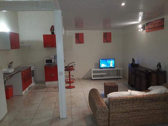 Appartement 5 km away from the beach with shared pool and jacuzzi