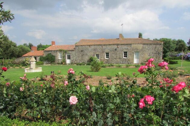 Amazing house for 6 ppl. with garden and terrace at Landevieille
