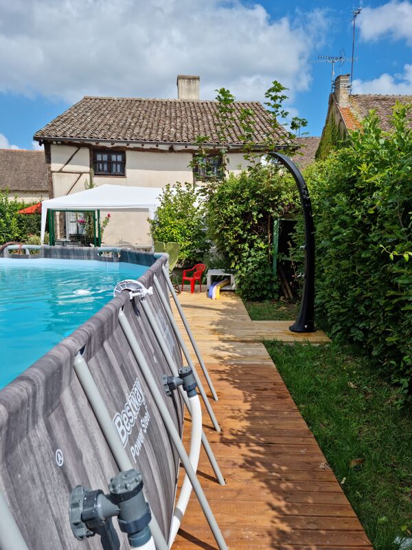 Vue sur piscine Maison Gigny-sur-Saône