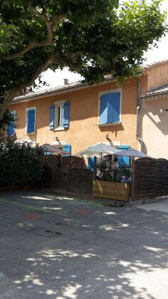 Appartement for 7 ppl. with shared pool and terrace at Bollène
