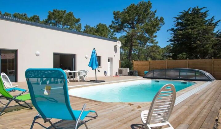 Villa à 3 km de la plage pour 6 pers. avec piscine, jardin et terrasse