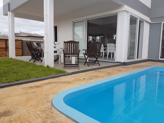 Villa for 8 ppl. with swimming-pool, sea view and garden at Albion