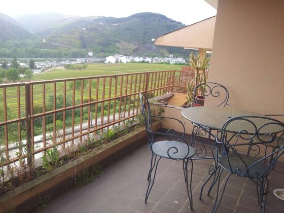 Nice appartement for 6 ppl. with shared pool at Villafranca del Bierzo