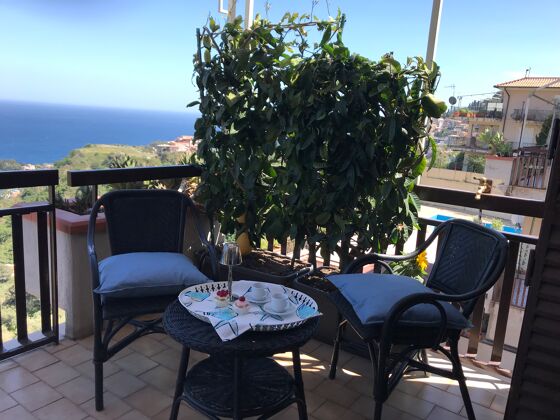 Appartamento a 10 km dalla spiaggia per 4 pers. con balcone a Taormina