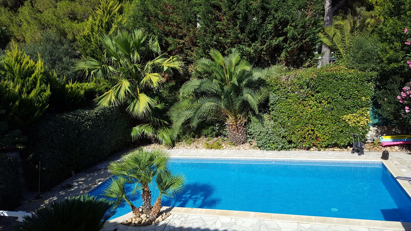 Vista a la piscina Villa Agde