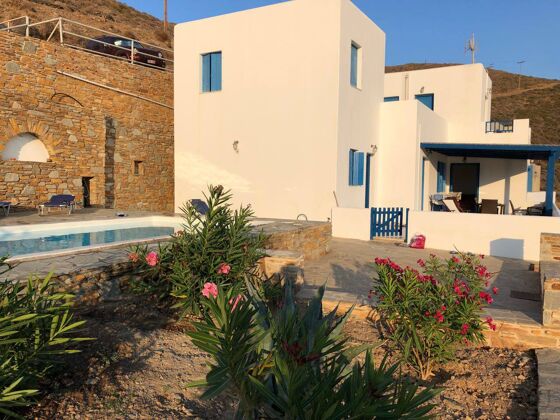 Villa pour 8 pers. avec piscine, vue sur la mer et balcon à  Trivlaka