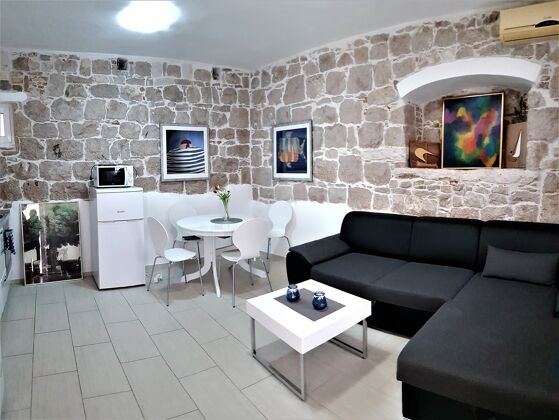 Bonito apartamento a 2 km de la playa para 4 pers. en Split