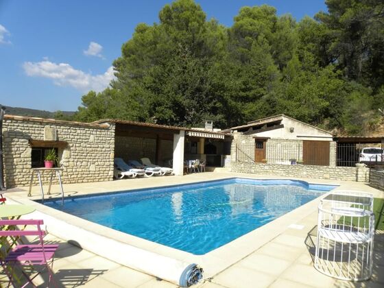 Villa spacieuse pour 6 pers. avec piscine, jardin et terrasse à Lioux