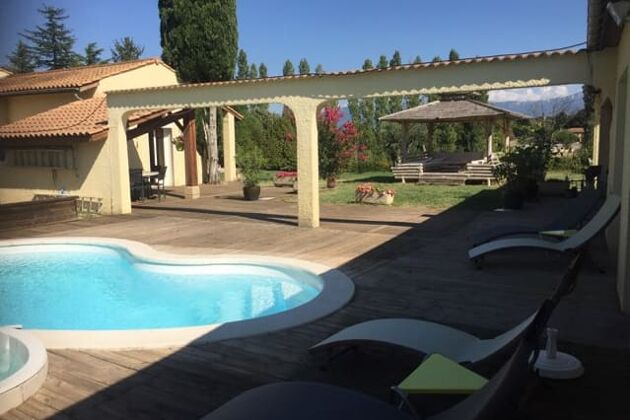 Villa for 2 ppl. with swimming-pool, garden and terrace at Alixan
