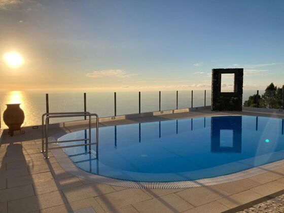 Villa a 4 km de la playa para 6 pers. con piscina en Fajã da Ovelha