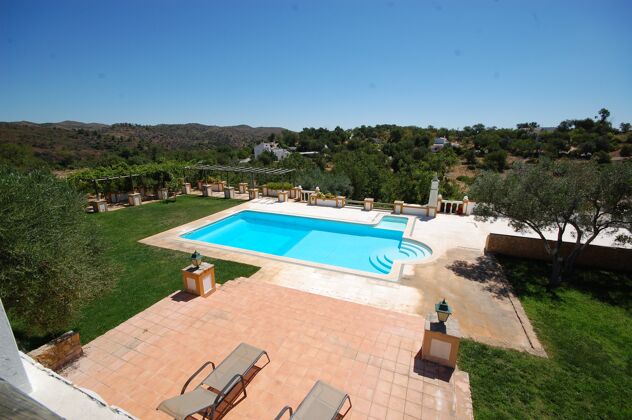 Villa 10 km vom Strand entfernt mit Schwimmbad und jacuzzi in Tavira
