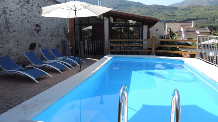 Villa for 10 ppl. with swimming-pool, garden and terrace at Jerte