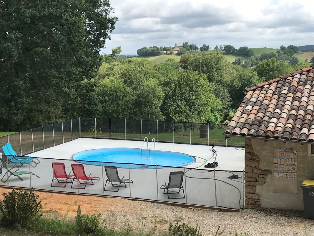 Poolblick Ferienhaus Puygaillard-de-Quercy