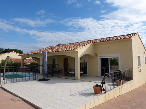 Villa 2 km away from the beach for 8 ppl. with swimming-pool at Solaro