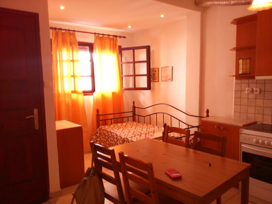 Nice appartement 400 m away from the beach for 4 ppl. at Chalandri