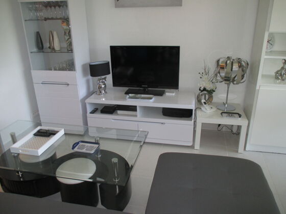 Studio 500 m away from the beach for 4 ppl. with sea view at Antibes
