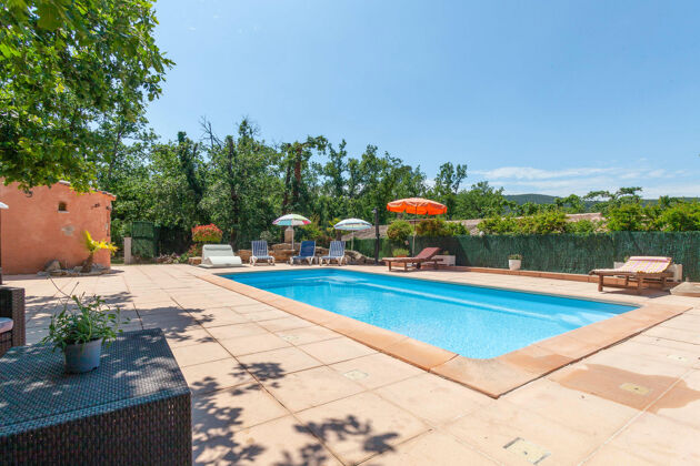 Villa for 6 ppl. with swimming-pool, garden and terrace at Rocbaron