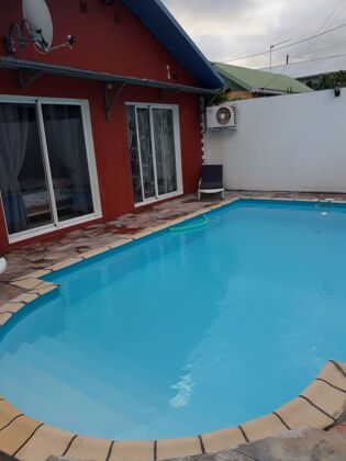 Villa für 8 Pers. mit Schwimmbad, Garten und Terrasse in La Rivière