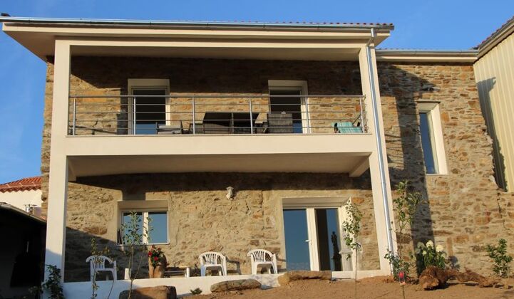 House 17 km away from the beach for 4 ppl. with garden at Faílde