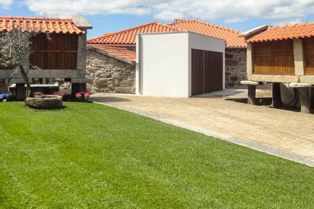 Geräumiges Haus für 5 Pers. mit Terrasse in Riba de Mouro