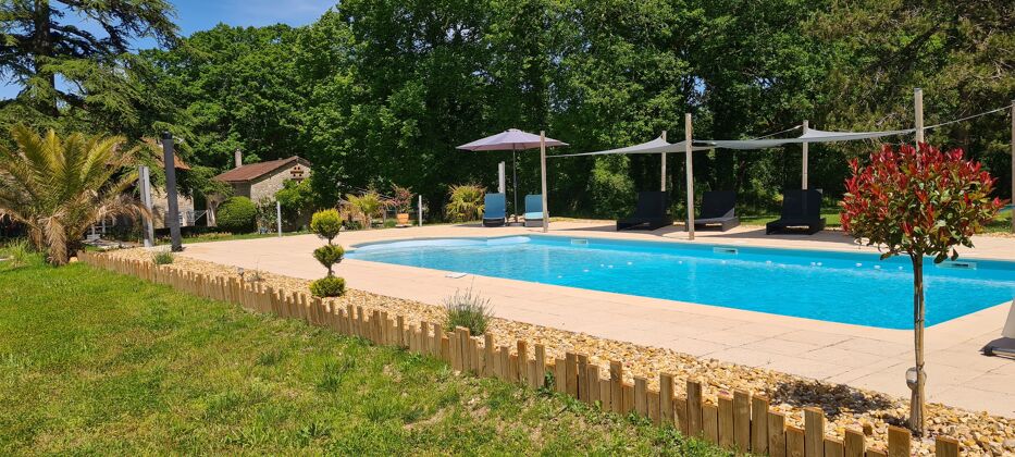 Hübsche Villa für 6 Pers. mit Schwimmbad in Limeyrat
