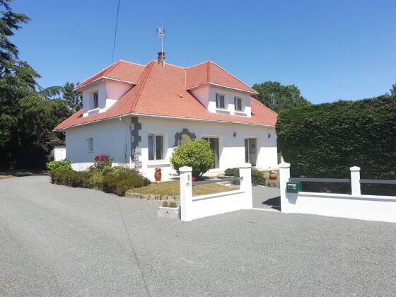 Big house 1 km away from the beach for 13 ppl. at Donville-les-Bains