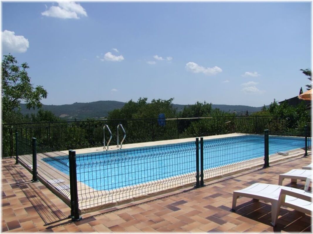 Vista sulla piscina Villa Chauzon