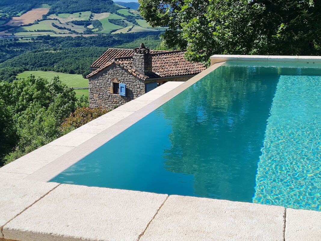 Swimming pool view Villa Saint-Georges-de-Luzençon