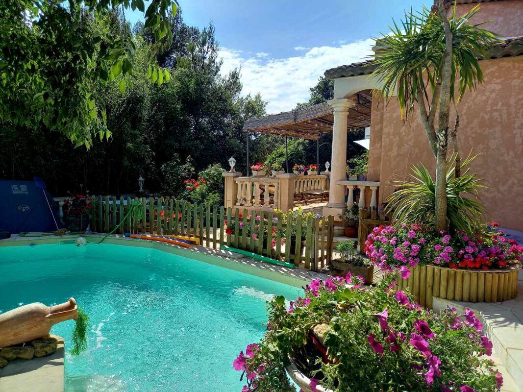 Vue sur piscine Appartement Salon-de-Provence