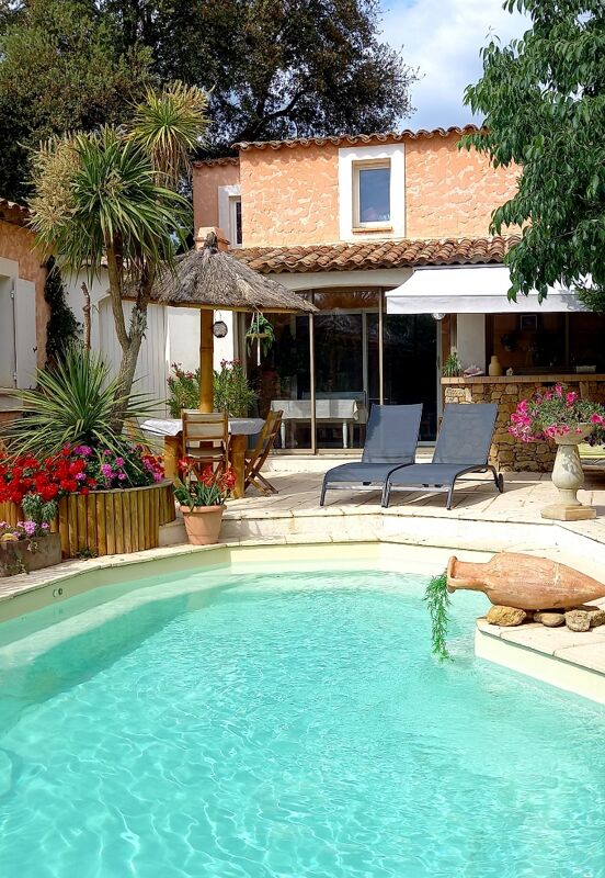 Vue sur piscine Appartement Salon-de-Provence